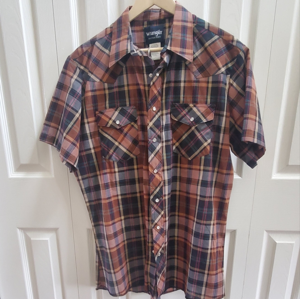Men's Wrangler button up short sleeve shirt